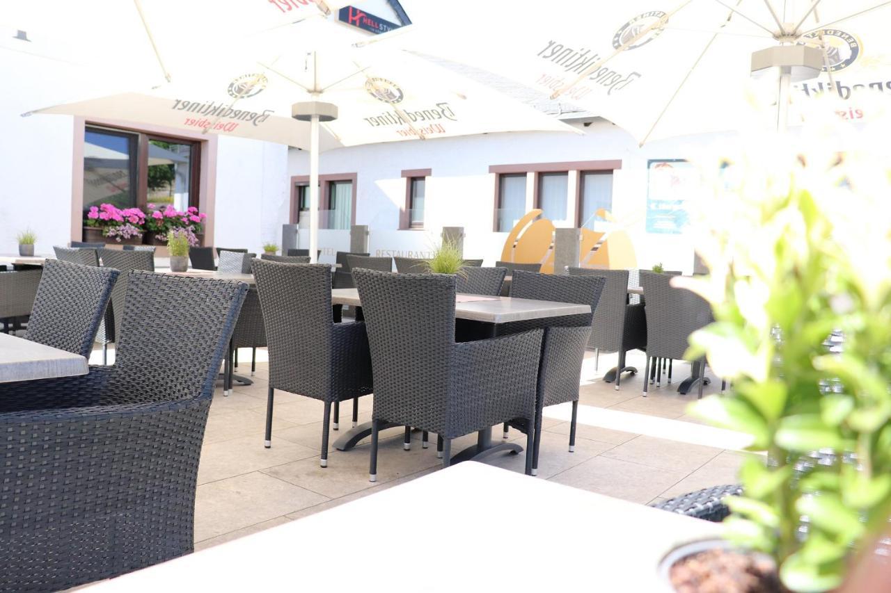 Hotel Restaurant Haus Zwicker Bleialf Exterior photo